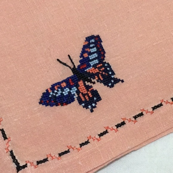 Vintage Embroidered Linen Table Cloth/Napkins 4 pc - Picture 3 of 6